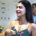 Dharsha Gupta Instagram – ❤️Thanku coimbatore for this lovely gesture & luv❤️
❤️Happy to be here, @vivoexclusivestorestamilnadu  @vivoindia_tamilnadu ❤️
M&H- @tissy_rental_attires 
Costume- @m_lady_couture 
Vc- @sathish_photography49 Gandhipuram