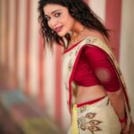 Dharsha Gupta Instagram - 🤍❤️ஓணம் திருநாளில், உங்கள் ஆசைகள் அனைத்தும் நிறைவேறி, வாழ்க்கையில் மகிழ்ச்சி நிறைந்திருக்கட்டும். இனிய ஓணம் திருநாள் நல்வாழ்த்துக்கள்❤️🤍 🤍❤️ആവണിമാസത്തിലെ പൊൻചിങ്ങ പൊൻതിളക്കവുമായി ഈ ഓണദിനം എല്ലാഭാവുകങ്ങളും നൽകട്ടെ. ഓണാശംസകൾ..!❤️🤍 🤍❤️May the spirit of Onam bless you with an abundance of love, laughter, and prosperity. Happy Onam to you and your family❤️🤍 Makeup- @jiyamakeupartistry Hairstyle- @mani_stylist_ Costume- @ar_handlooms_kuthampully Pic- @dhanush__photography