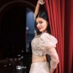 Dharsha Gupta Instagram - 🩷நம்முடைய மனமும் உள்ளமும் தெளிவாக இருக்குமானால் நம்மை யாராலும் வீழ்த்த முடியாது🩷 M&H , Costume- @tissy_rental_attires @kovai.trendz Jewelry- @emblishcoimbatore Pic- @sathish_photography49 Location- @theorigin.creative_space