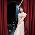 Dharsha Gupta Instagram - 🩷நம்முடைய மனமும் உள்ளமும் தெளிவாக இருக்குமானால் நம்மை யாராலும் வீழ்த்த முடியாது🩷 M&H , Costume- @tissy_rental_attires @kovai.trendz Jewelry- @emblishcoimbatore Pic- @sathish_photography49 Location- @theorigin.creative_space