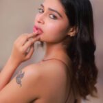 Dharsha Gupta Instagram - 🤎போலியான உபசரிப்புகளை விட உண்மையான திமிர் அழகானது🤎 🤎Happy Weekend🤎 Hairstyle- @akilash_madurai Pic- @akfotofactory