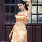 Dharsha Gupta Instagram - 💛🧡அடுத்தவர்களை பாராட்டும் போது அவர்களின் மனமும் குளிரும் நம் மனதிலுள்ள பொறாமை குணமும் அழியும்🧡💛 💛🧡HAPPY SUNDAY CHELMZ🧡💛