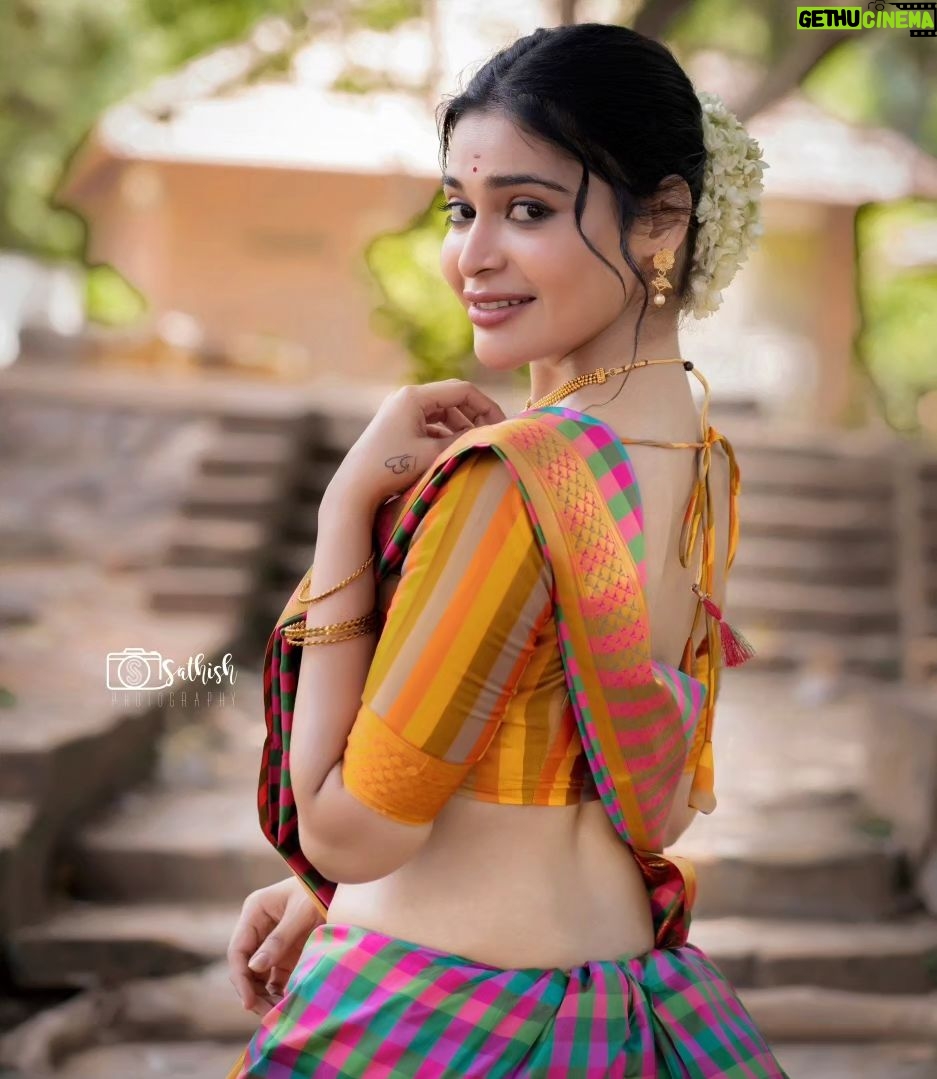Dharsha Gupta Instagram - ❤️💛மாற்றி யோசனை செய்யாமல் மாற்றங்கள் வருவதில்லை💛❤️ Pic- @sathish_photography49