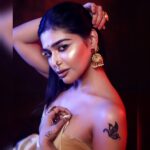 Dharsha Gupta Instagram - 💙❤️எதிரியே ஆனாலும் துரோகத்தால் தோற்க்கடிக்காதே❤️💙 Location: @studiocentralchennai Makeup : @twinkles_richa Hair: @vinrose_haircraft Saree: @_divyakarthika Jewelry- @new_ideas_fashions Photo and videos : @shotsbyuv @the.portrait.culture @im__khalid_ @nav_kriish @sat_narain Retouch: @immaculatestudio_ Video edit: @talesbyashif @blackshadowsfotography