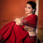 Dharsha Gupta Instagram – ❤️முட்களுக்கு நடுவே தான் வாழ்க்கை என்றாலும் வாடும் வரைக்கும் சிரித்து கொண்டே இருக்கின்றன ரோஜா மலர்கள்❤️
M&H- @kovai.trendz 
Costume- @tissy_rental_attires
Pic- @sathish_photography49
Location – @iconiicfilmcity Coimbatore, Tamil Nadu