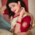Dharsha Gupta Instagram - 🤍❤️ஓணம் திருநாளில், உங்கள் ஆசைகள் அனைத்தும் நிறைவேறி, வாழ்க்கையில் மகிழ்ச்சி நிறைந்திருக்கட்டும். இனிய ஓணம் திருநாள் நல்வாழ்த்துக்கள்❤️🤍 🤍❤️ആവണിമാസത്തിലെ പൊൻചിങ്ങ പൊൻതിളക്കവുമായി ഈ ഓണദിനം എല്ലാഭാവുകങ്ങളും നൽകട്ടെ. ഓണാശംസകൾ..!❤️🤍 🤍❤️May the spirit of Onam bless you with an abundance of love, laughter, and prosperity. Happy Onam to you and your family❤️🤍 Makeup- @jiyamakeupartistry Hairstyle- @mani_stylist_ Costume- @ar_handlooms_kuthampully Pic- @dhanush__photography