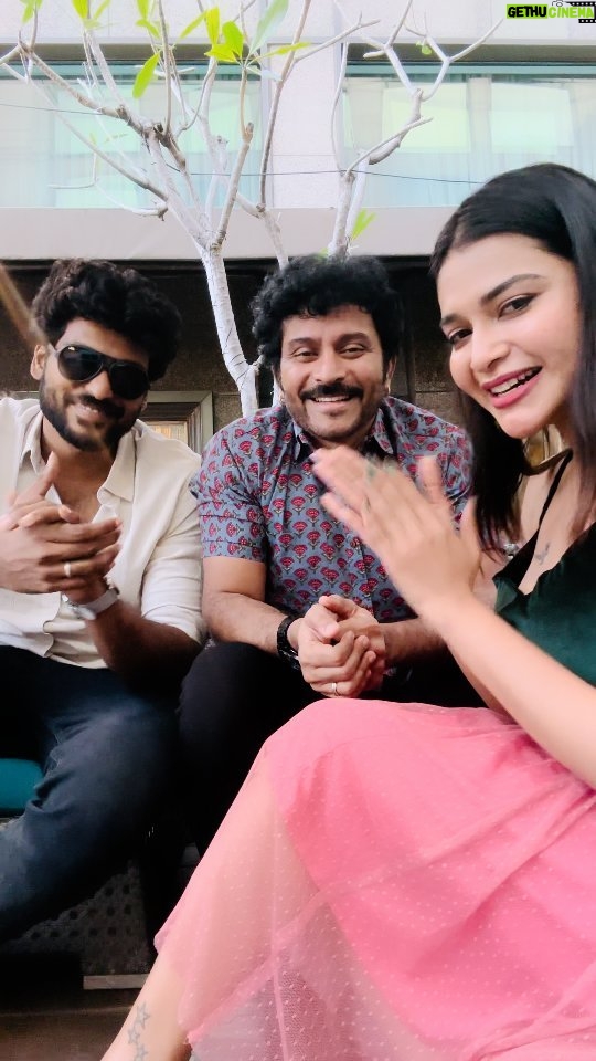 Dharsha Gupta Instagram - 🎶 Nambaloda romba favourite song-uh , intha song pandinavangalaiyee @singerprassanna paada vechu kekurathu oru thani sugamlaaaaaaa.......????? 🎶