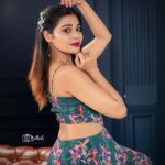 Dharsha Gupta Instagram - 🩷எந்த ஒரு செயலையும் ஆர்வம் குறையாமல் நம்பிக்கையுடன் ஆரம்பியுங்கள் வெற்றி தானாகவே நம்மை தேடி வரும்🩷 M&H- @kovai.trendz Costume- @m_lady_couture Pic- @sathish_photography49 Location- @theorigin.creative_space