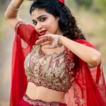 Dharsha Gupta Instagram - ❤️மகிழ்ச்சியான முகம்தான், எப்போதுமே அழகான முகம்❤️ Makeover & Costume- @kovai.trendz @tissy_rental_attires Jewelry- @sanudh_fashions Pic- @sathish_photography49