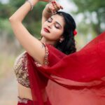 Dharsha Gupta Instagram - ❤️மகிழ்ச்சியான முகம்தான், எப்போதுமே அழகான முகம்❤️ Makeover & Costume- @kovai.trendz @tissy_rental_attires Jewelry- @sanudh_fashions Pic- @sathish_photography49