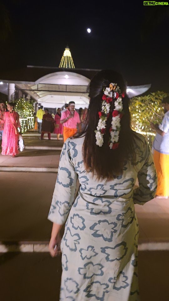 Dharsha Gupta Instagram - 🙏இந்த தை பௌர்ணமியை முன்னிட்டு நம் சாய்ராம் சன்னிதானத்தில்🙏🏻 Beautiful view❤️ Thiruvannamalai.