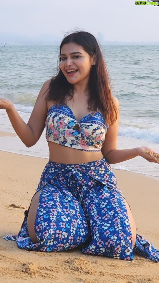 Dharsha Gupta Instagram - 🩵Happy Sunday🩵 Jomtien Beach ,Pattaya City
