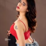 Dharsha Gupta Instagram - ❤️இதயம் பேசுகிறது❤️ M&H- @brushed_with_dharshu Pic- @sathish_photography49