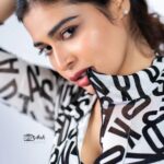 Dharsha Gupta Instagram – 🤍யாரோடும் பகை இல்லாமல் புன்னகைத்து வாழுங்கள்🤍
🤍Happy Weekend🤍
M&H- @brushed_with_dharshu 
Pic- @sathish_photography49