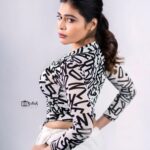 Dharsha Gupta Instagram - 🤍யாரோடும் பகை இல்லாமல் புன்னகைத்து வாழுங்கள்🤍 🤍Happy Weekend🤍 M&H- @brushed_with_dharshu Pic- @sathish_photography49