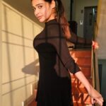 Dharsha Gupta Instagram - 🖤தவறுசெய்ய ஆயிரம் வழிகள் இருந்தாலும் அறத்துடன் வாழும் வாழ்க்கையே அழகான வாழ்க்கை🖤 🖤Happy Weekend🖤