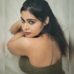 Dharsha Gupta Instagram - 💚Own your shine💚 💚Happy Weekend💚 Pic- @dhanush__photography