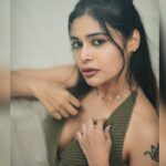 Dharsha Gupta Instagram - 💚Own your shine💚 💚Happy Weekend💚 Pic- @dhanush__photography