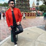 Dheeraj Dhoopar Instagram – Last of the lot ☝️😎 Disneyland Hongkong