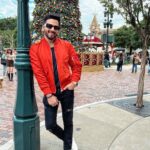Dheeraj Dhoopar Instagram – Last of the lot ☝️😎 Disneyland Hongkong