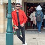 Dheeraj Dhoopar Instagram - Last of the lot ☝️😎 Disneyland Hongkong