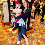 Dheeraj Dhoopar Instagram – The life of our dreams 🧿❤️ 
Cheers to 2024 & all the magical things yet to 
happen💫🍀 Disneyland, Hongkong