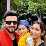 Dheeraj Dhoopar Instagram – The life of our dreams 🧿❤️ 
Cheers to 2024 & all the magical things yet to 
happen💫🍀 Disneyland, Hongkong