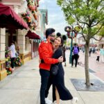 Dheeraj Dhoopar Instagram – The life of our dreams 🧿❤️ 
Cheers to 2024 & all the magical things yet to 
happen💫🍀 Disneyland, Hongkong