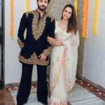 Dheeraj Dhoopar Instagram - Happy Diwali with my lovelies ♥️ Kurta by @bharat_reshma ♥️