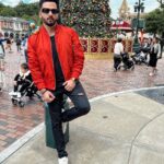 Dheeraj Dhoopar Instagram – Last of the lot ☝️😎 Disneyland Hongkong