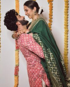 Dheeraj Dhoopar Instagram - Alexa play Oo Re Piyaaa ♥️ #Karwachauth2023 Kurta : @kalkimen