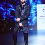 Dheeraj Dhoopar Instagram – DHEERAJ DHOOPAR X DHANESHSAMEER X BOMBAYTIMES FASHION WEEK !! 

MUAH : @sahil_anand_arora
