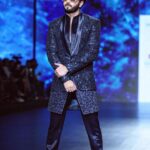 Dheeraj Dhoopar Instagram – DHEERAJ DHOOPAR X DHANESHSAMEER X BOMBAYTIMES FASHION WEEK !! 

MUAH : @sahil_anand_arora