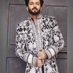 Dheeraj Dhoopar Instagram – Wanna make a deal with the devil ? 😈

Styled by : @sacorina 
Sherwani : @bharat_reshma