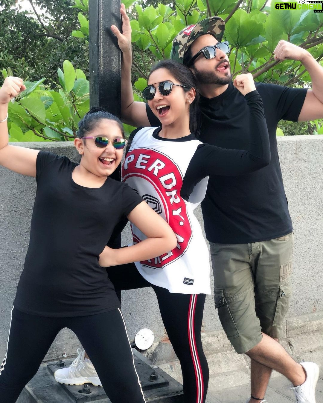 Dheeraj Dhoopar Instagram - Told you not to grow up so fast, you didn’t listen 🤦🏻♀️ But you grew up into this lovely human being that we can’t complain ❤️🧿 It’s not unknown to you & the world that we love you to bits .. you will always be our baby girl not matter how old & tall you grow !!! Happy birthday @arorasamaira29 ❤️❤️ Now move in with us na please !?!