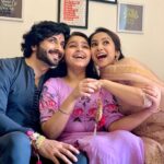 Dheeraj Dhoopar Instagram - Told you not to grow up so fast, you didn’t listen 🤦🏻‍♀️ But you grew up into this lovely human being that we can’t complain ❤️🧿 It’s not unknown to you & the world that we love you to bits .. you will always be our baby girl not matter how old & tall you grow !!! Happy birthday @arorasamaira29 ❤️❤️ Now move in with us na please !?!