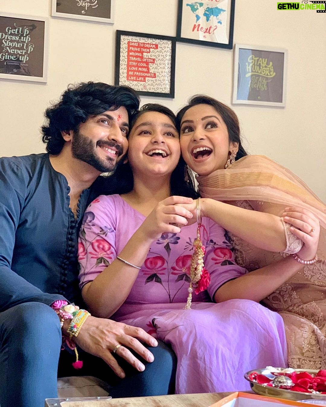 Dheeraj Dhoopar Instagram - Told you not to grow up so fast, you didn’t listen 🤦🏻♀️ But you grew up into this lovely human being that we can’t complain ❤️🧿 It’s not unknown to you & the world that we love you to bits .. you will always be our baby girl not matter how old & tall you grow !!! Happy birthday @arorasamaira29 ❤️❤️ Now move in with us na please !?!