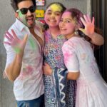 Dheeraj Dhoopar Instagram - Told you not to grow up so fast, you didn’t listen 🤦🏻‍♀️ But you grew up into this lovely human being that we can’t complain ❤️🧿 It’s not unknown to you & the world that we love you to bits .. you will always be our baby girl not matter how old & tall you grow !!! Happy birthday @arorasamaira29 ❤️❤️ Now move in with us na please !?!