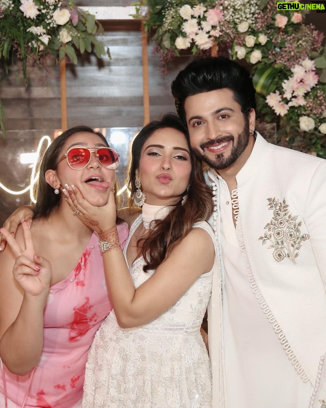Dheeraj Dhoopar Instagram - Told you not to grow up so fast, you didn’t listen 🤦🏻♀️ But you grew up into this lovely human being that we can’t complain ❤️🧿 It’s not unknown to you & the world that we love you to bits .. you will always be our baby girl not matter how old & tall you grow !!! Happy birthday @arorasamaira29 ❤️❤️ Now move in with us na please !?!