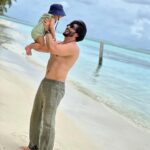 Dheeraj Dhoopar Instagram – When I hold you, life makes sense ♥️

#Zayn Villa Park, Maldives