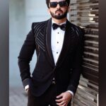 Dheeraj Dhoopar Instagram – Do you believe in love at first sight, or should I walk by again ?

Wearing : @bharat_reshma for Rab Se Hai Dua !