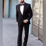 Dheeraj Dhoopar Instagram – Do you believe in love at first sight, or should I walk by again ?

Wearing : @bharat_reshma for Rab Se Hai Dua !