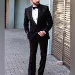 Dheeraj Dhoopar Instagram – Do you believe in love at first sight, or should I walk by again ?

Wearing : @bharat_reshma for Rab Se Hai Dua !