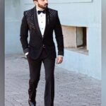 Dheeraj Dhoopar Instagram – Do you believe in love at first sight, or should I walk by again ?

Wearing : @bharat_reshma for Rab Se Hai Dua !