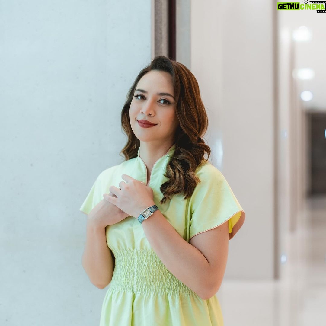 Diana Danielle Instagram - “Too busy” is a myth. I always make time for people and things that are important to me ❤️ #Eleganceisanattitude #MiniDolceVita #LonginesDolceVita #LonginesMalaysia