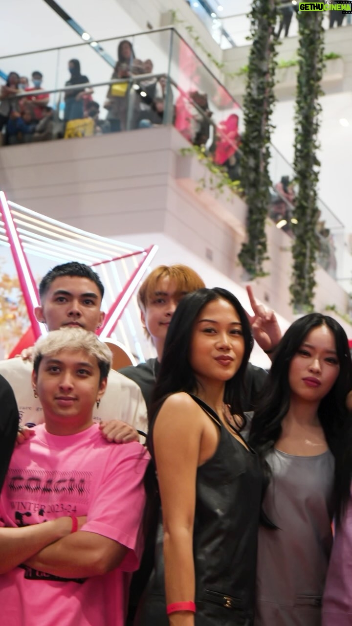 Diana Danielle Instagram - DOLLA, ALVN, Insomniacks, Nicole Lai & Diana Danielle serving looks & taking over the spotlight at Coach’s TRX grand opening ✨🎉 🎥 @awangputeh_ #CoachMalaysia #DOLLA #ALVN #DianaDanielle #Insomniacks #NicoleLai