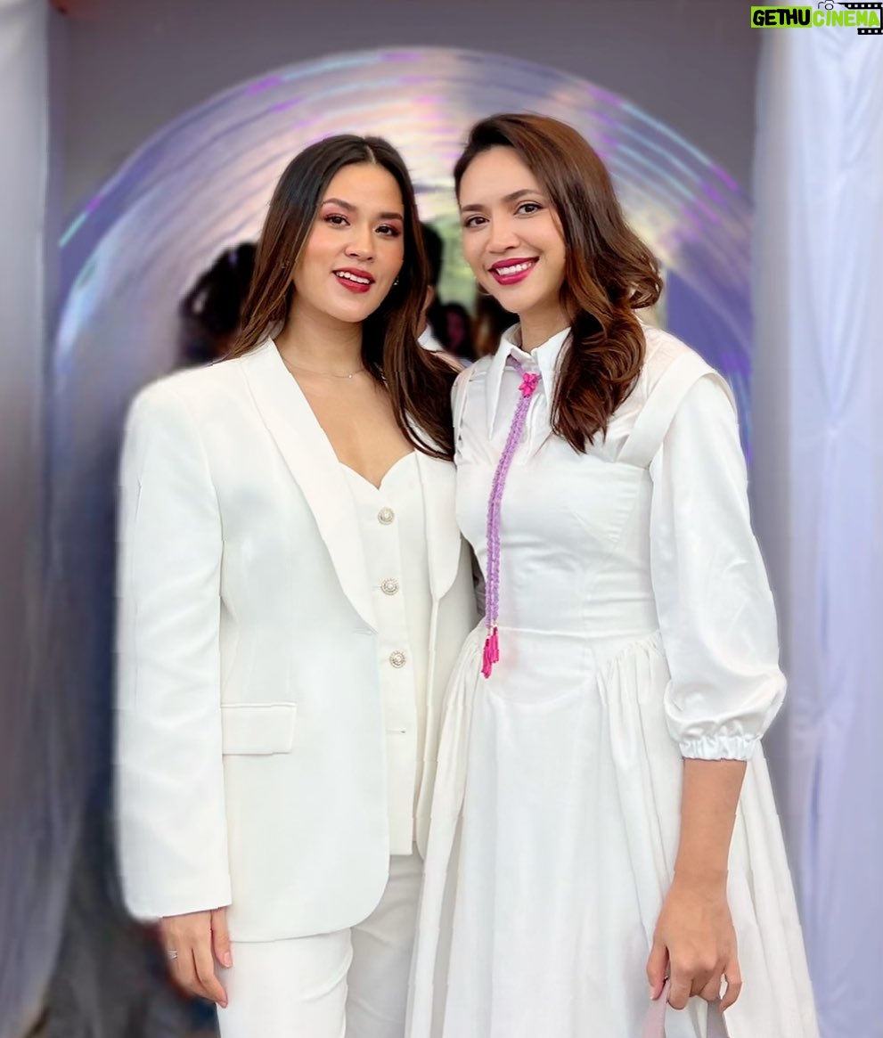 Diana Danielle Instagram - Look who I bumped into! 馃槏 @raisa6690 I nearly dropped when I saw her at the Lanc么me event, I somehow didn鈥檛 even know she was making an appearance! This made my week 馃憣馃拝馃徎