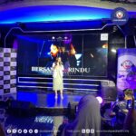 Diana Danielle Instagram - The Diana Danielle Media Gathering is rocking at Loud Speaker Datum Jelatek! The crowd is electric and the event is pure awesomeness! @dianadanielleb's voice is simply incredible! 🎤🔥 @loudspeakerktv @dianadanielleb @universalmusic_my #LoudSpeakerKTV #KaraokeMalaysia #MediaGathering DATUM Jelatek Shopping Centre