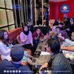 Diana Danielle Instagram - The Diana Danielle Media Gathering is rocking at Loud Speaker Datum Jelatek! The crowd is electric and the event is pure awesomeness! @dianadanielleb's voice is simply incredible! 🎤🔥 @loudspeakerktv @dianadanielleb @universalmusic_my #LoudSpeakerKTV #KaraokeMalaysia #MediaGathering DATUM Jelatek Shopping Centre