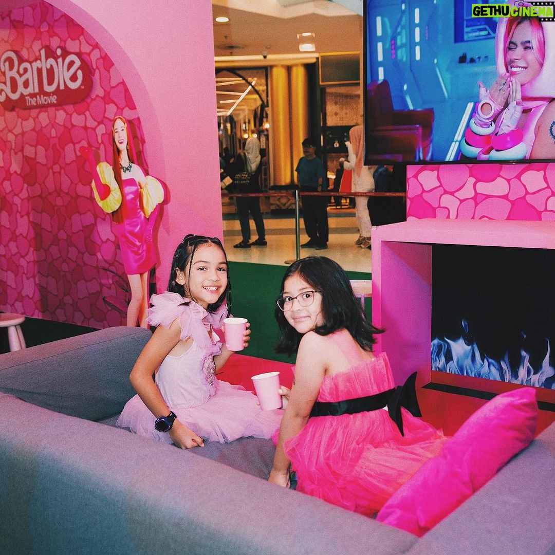 Diana Danielle Instagram - Come on Barbie, let’s go Barbie! A late post but surely an unforgettable and fun afternoon for us at the @barbie premiere, Aurora was so dolled up and ready wearing @lylamod